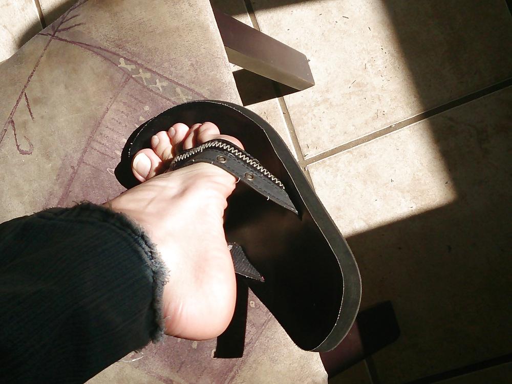 11P Sexy feet and toes