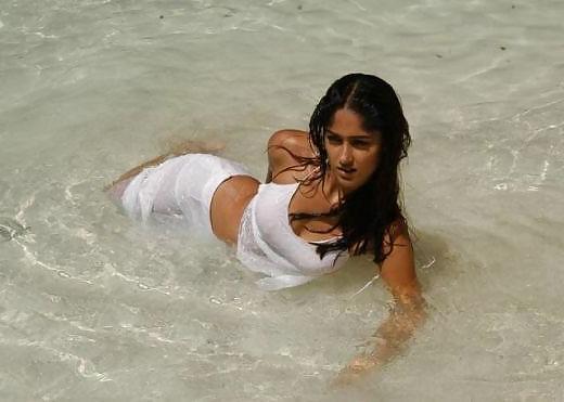 25P Very Very Cute Pakistani Girls Photo Naked 100% Real