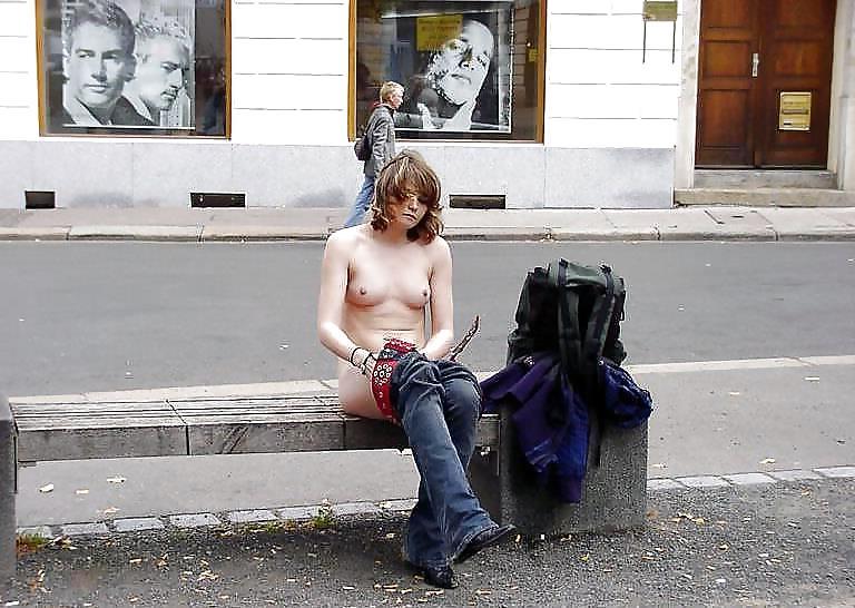 25P PUBLIC EXHIBITIONISTS: GIRLS SHOWING IN PUBLIC