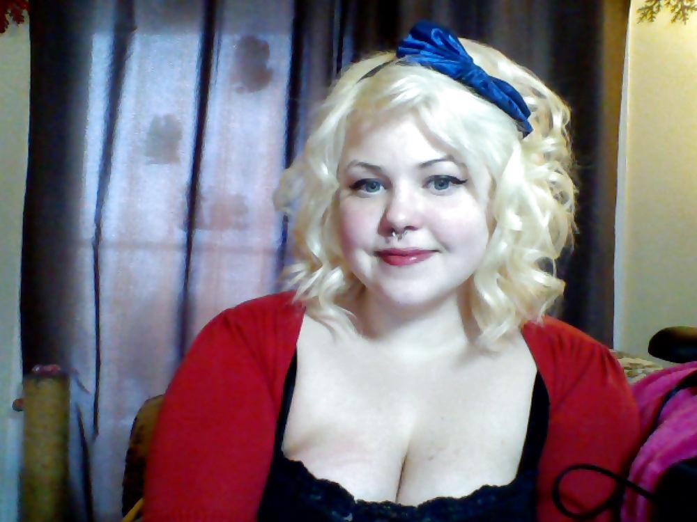 25P Nice Chubby Teen