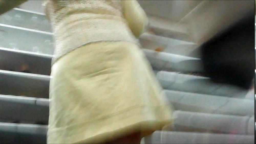 6P Upskirt--gotcha bitch===vidcaps!!