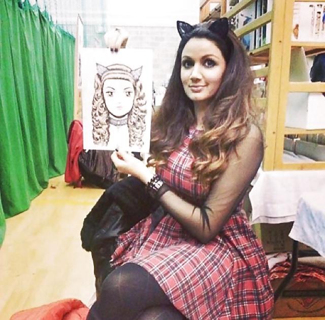 25P Sexy uk british Indian paki slut with sexy feet for comments