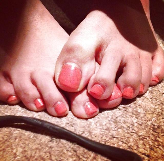 25P Sexy uk british Indian paki slut with sexy feet for comments