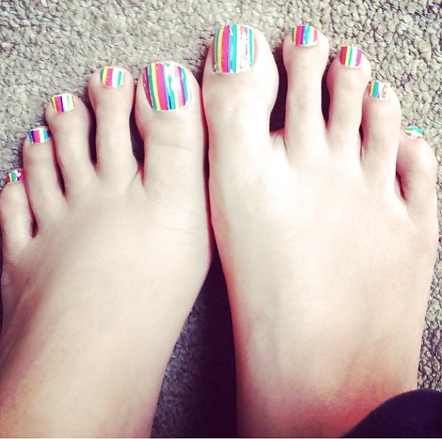 25P Sexy uk british Indian paki slut with sexy feet for comments