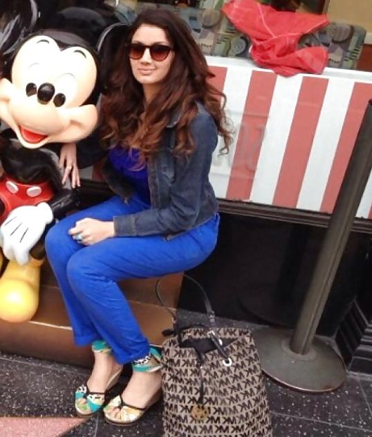 25P Sexy uk british Indian paki slut with sexy feet for comments