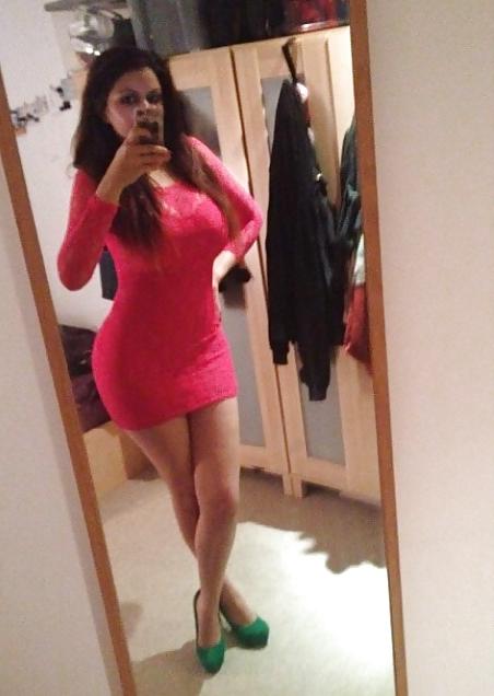25P Sexy uk british Indian paki slut with sexy feet for comments