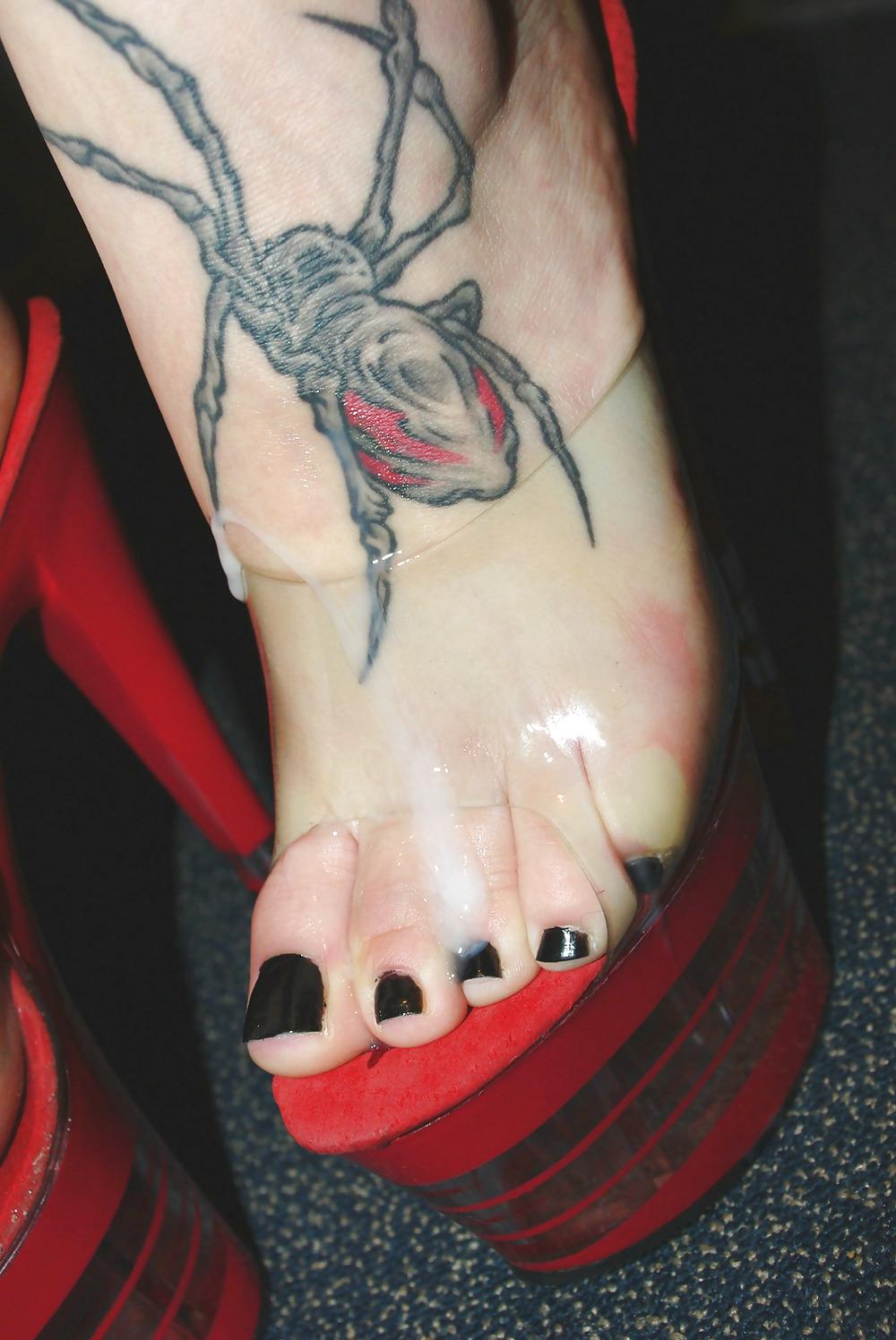 25P Tarja's feet