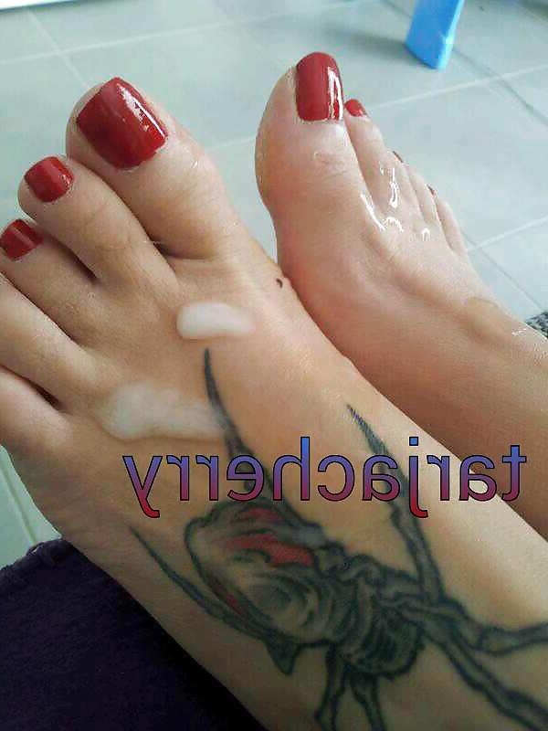 25P Tarja's feet
