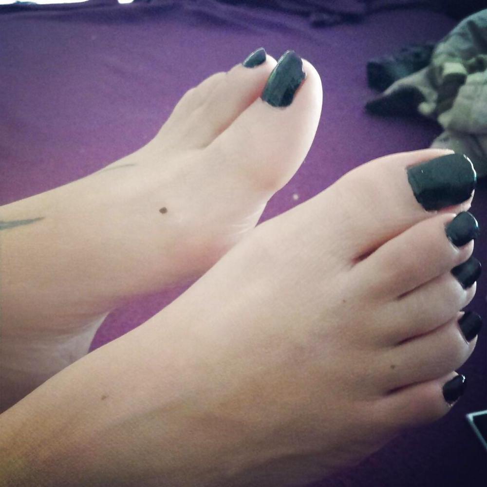 25P Tarja's feet