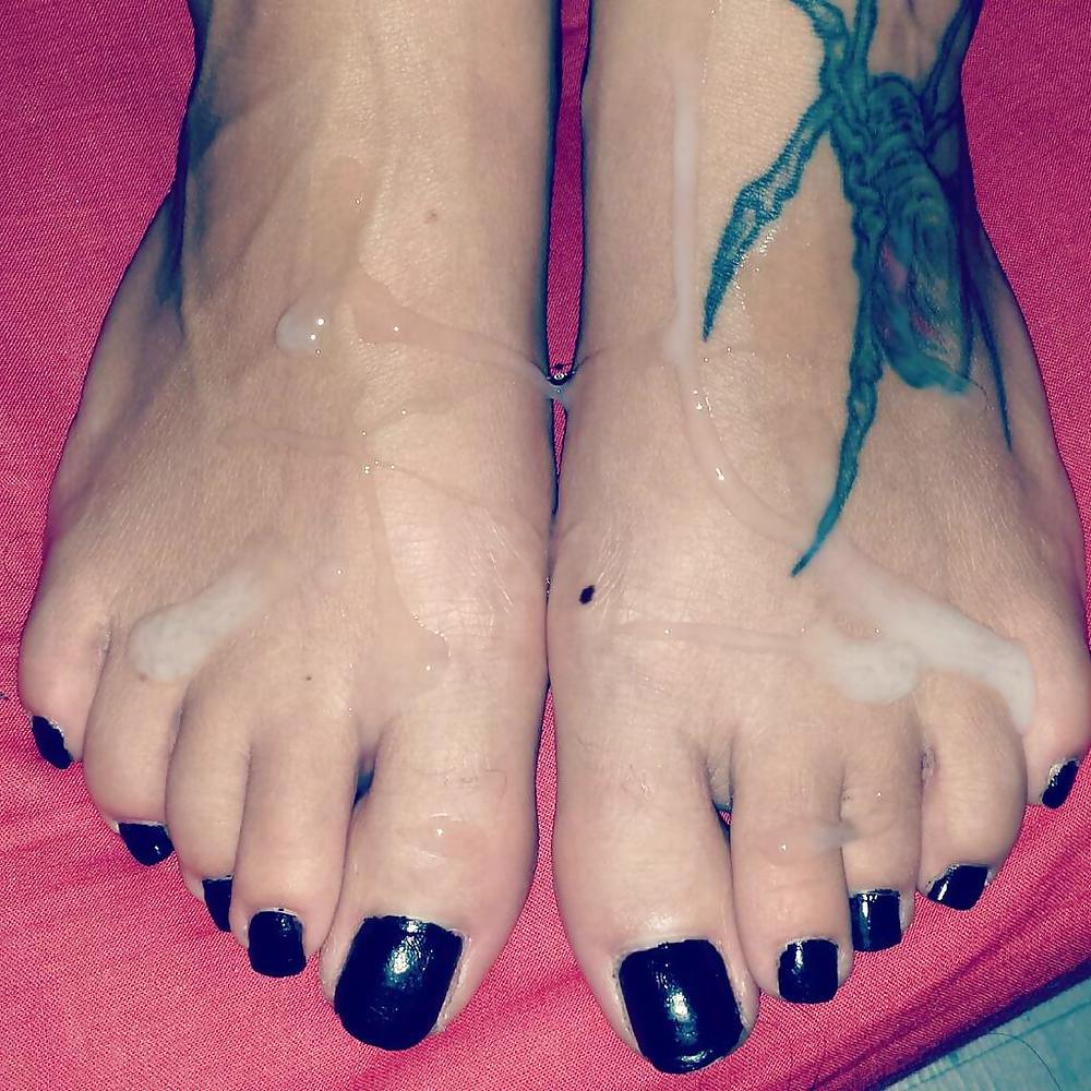 25P Tarja's feet