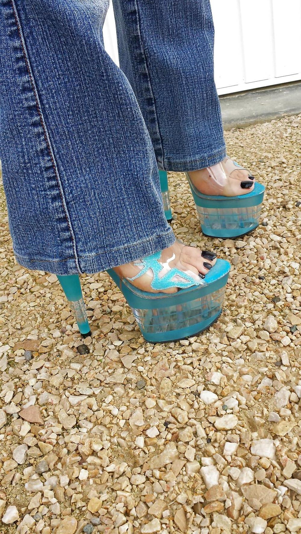 25P Tarja's feet