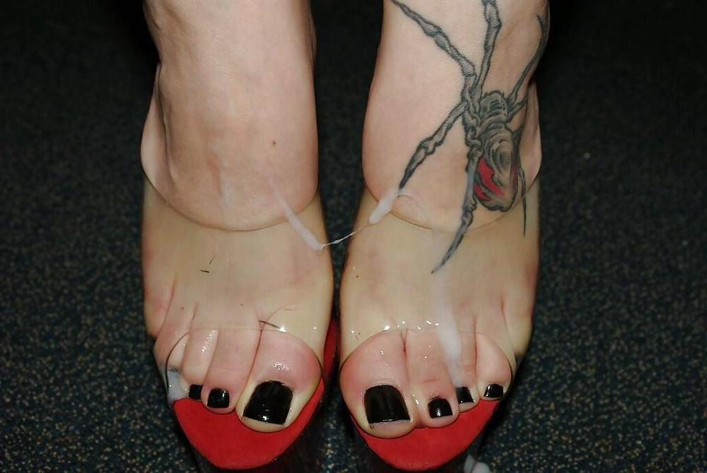 25P Tarja's feet