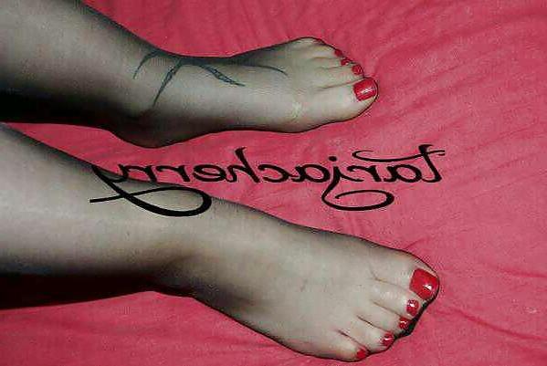 25P Tarja's feet