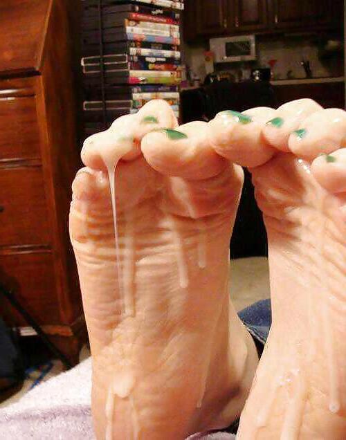 25P Tarja's feet