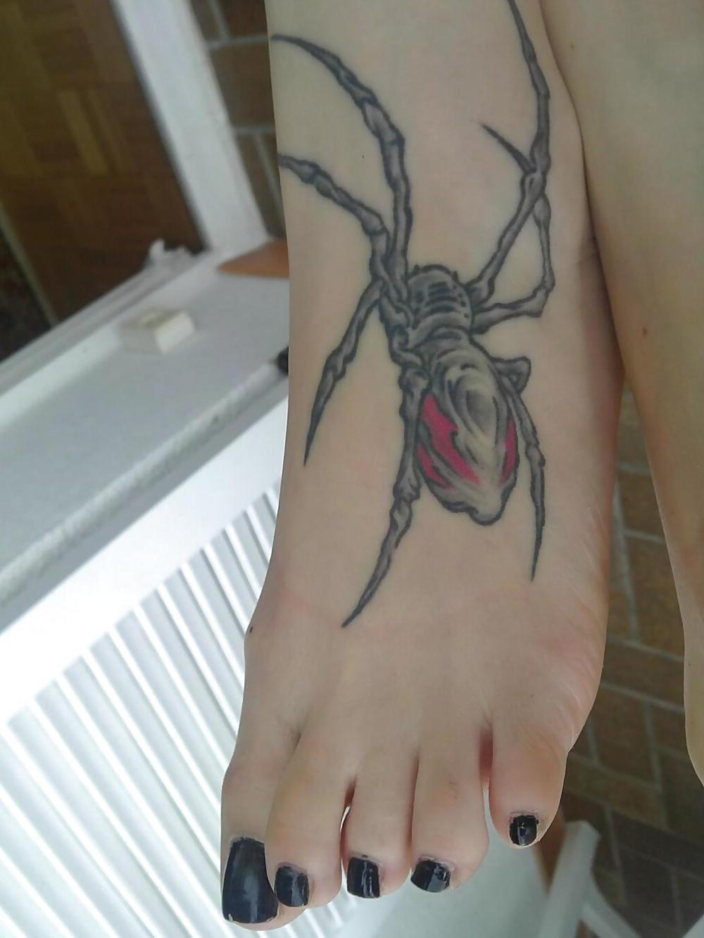 25P Tarja's feet