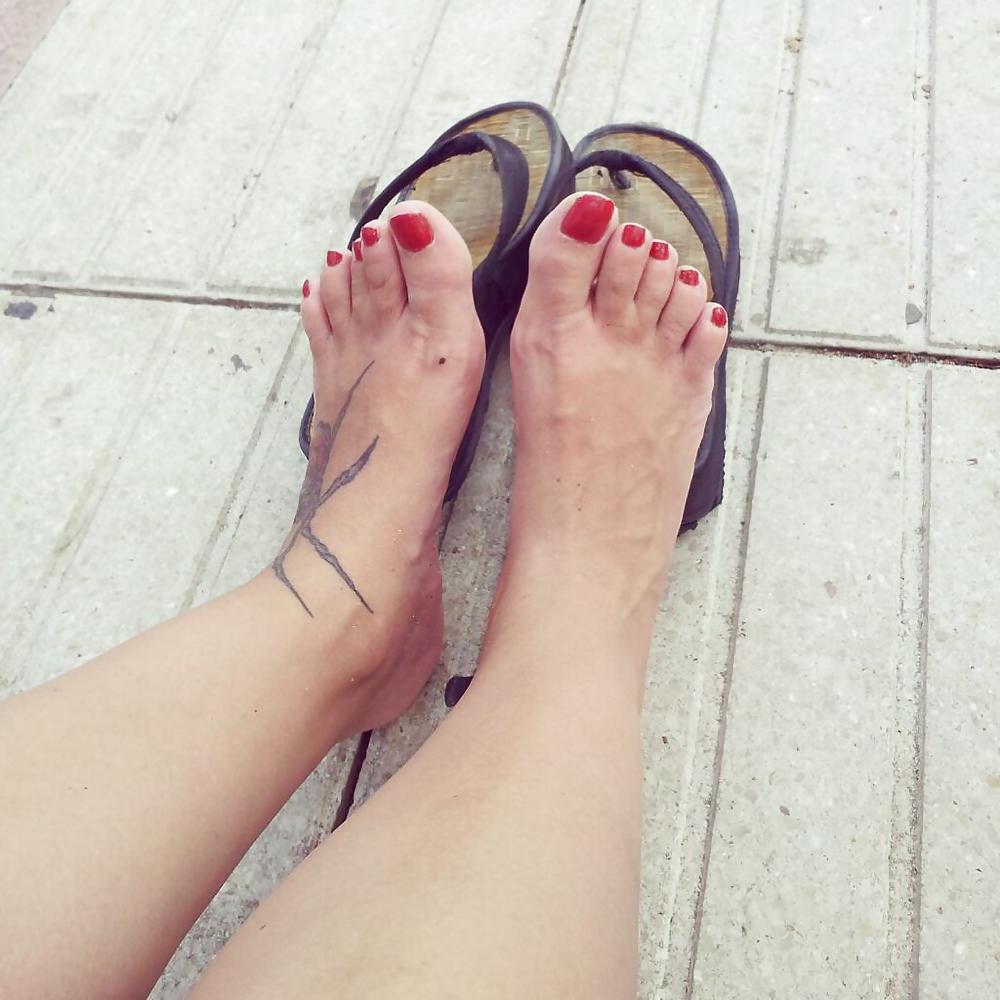 25P Tarja's feet