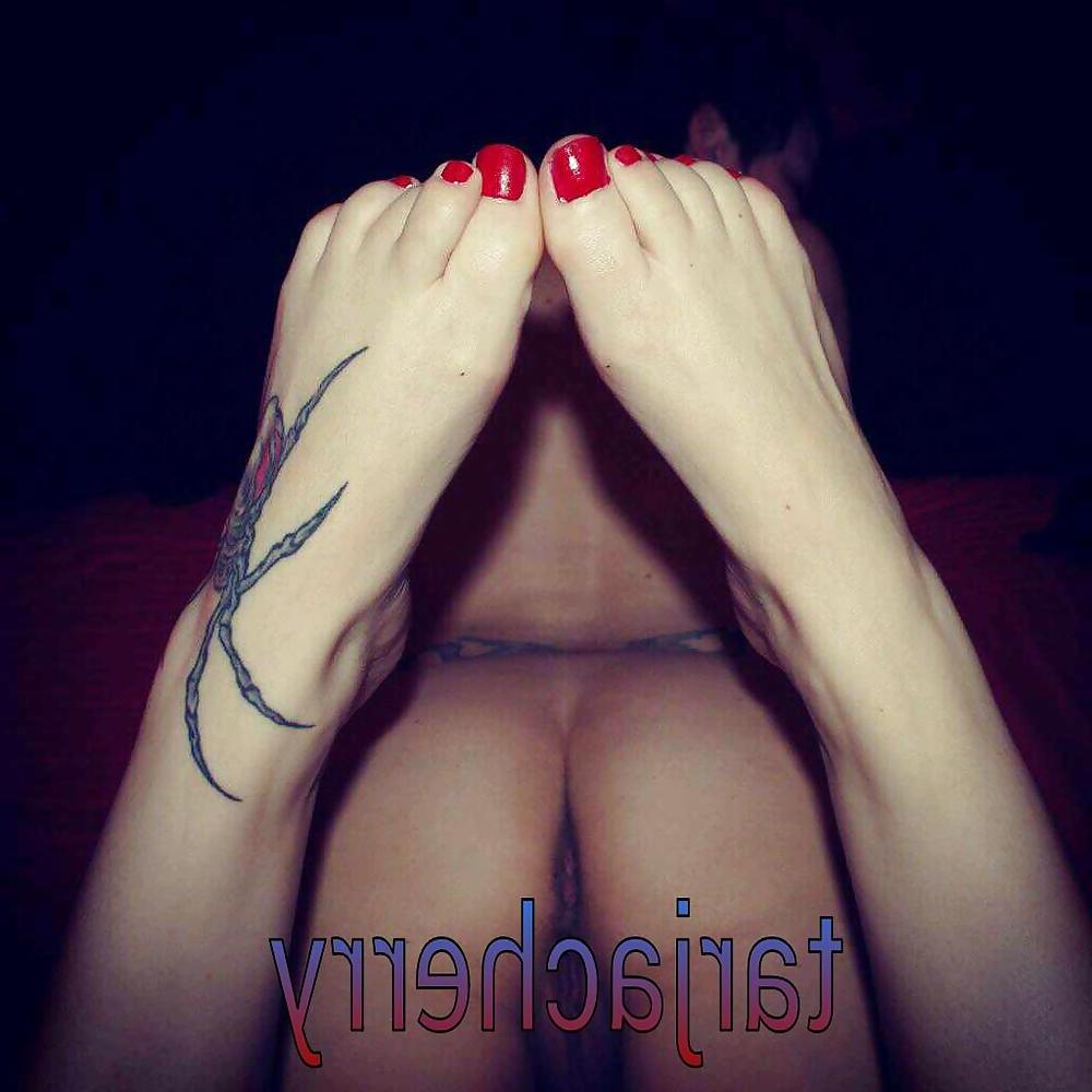 25P Tarja's feet