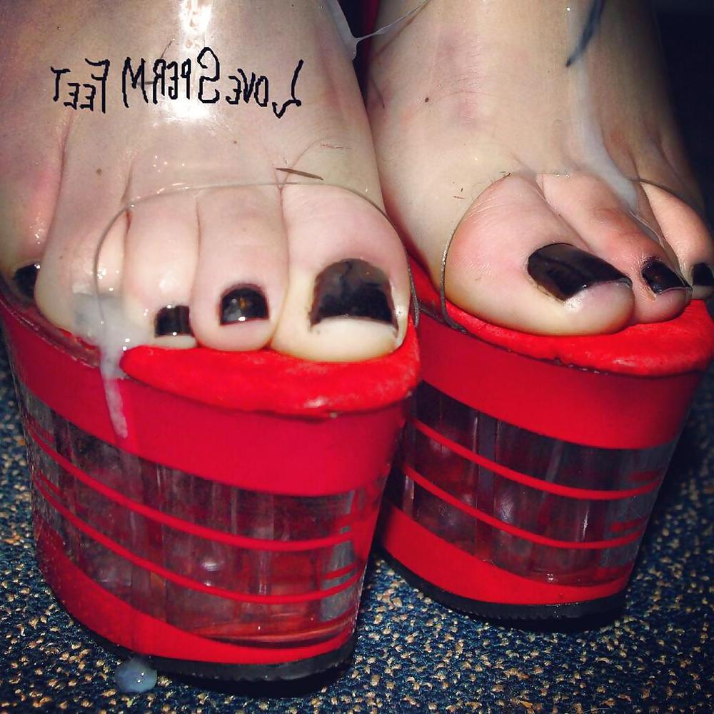 25P Tarja's feet