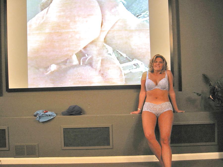 25P Wife has fun in sex cinema