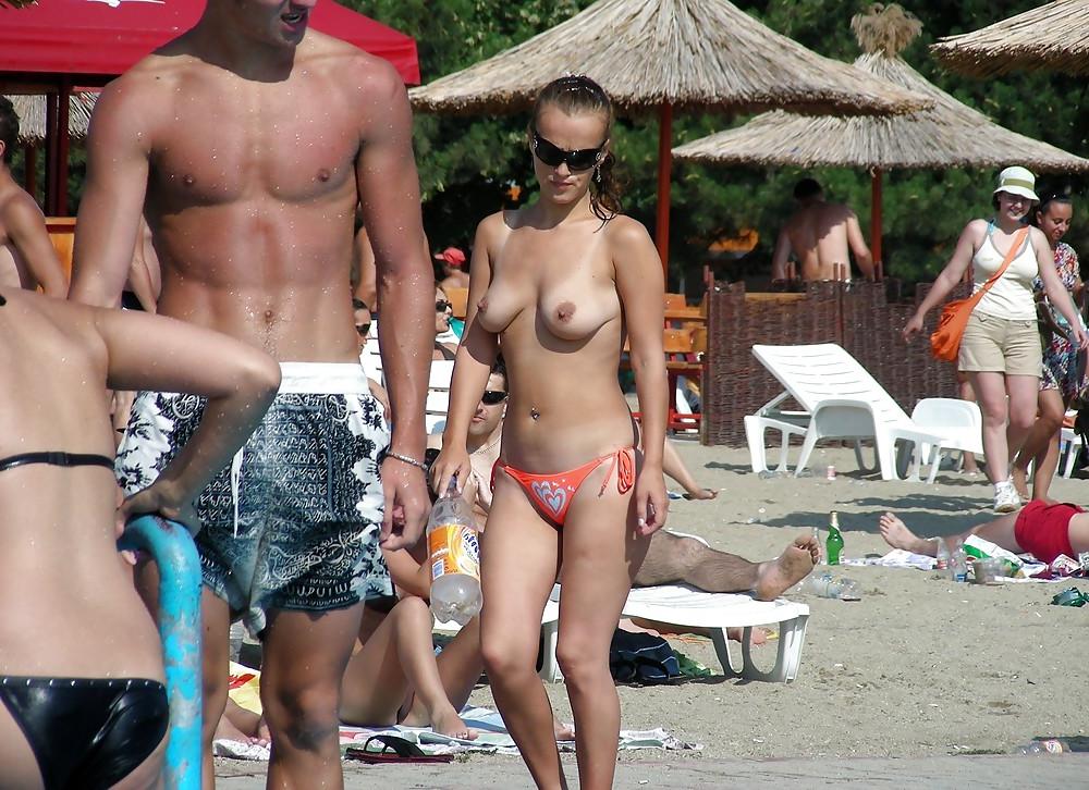 20P Topless to the beach 3.