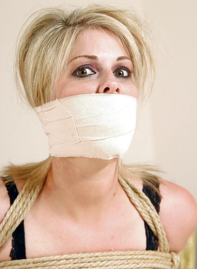 25P Cute Blonde Model In Bondage