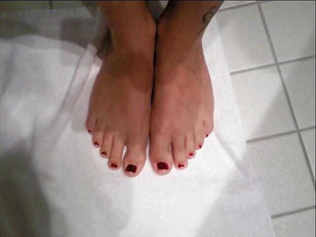 25P German Teen Needs Your Load on Her Feet