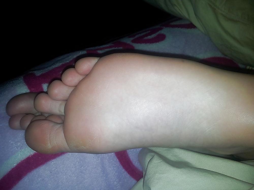 25P German Teen Needs Your Load on Her Feet