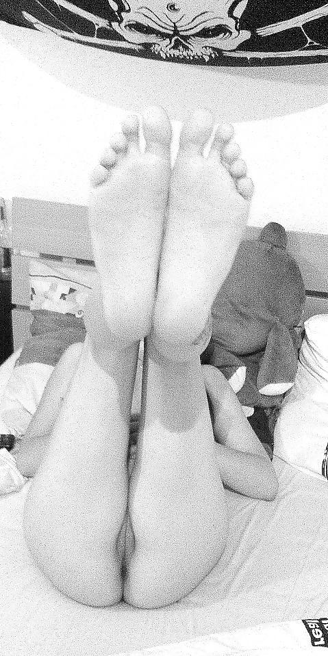25P German Teen Needs Your Load on Her Feet