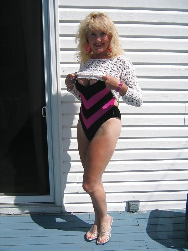 20P Breathtaking mouthwatering milf goddess