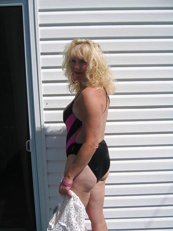 20P Breathtaking mouthwatering milf goddess