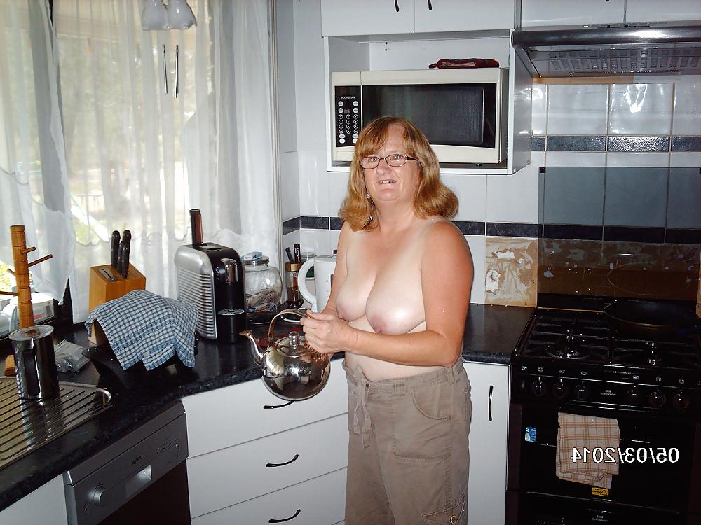 6P The hornyhousewife2 topless