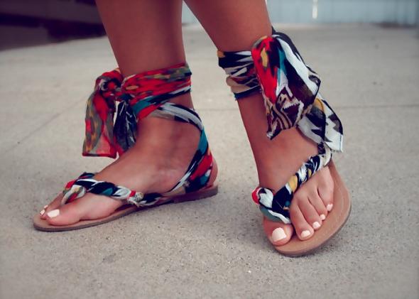 14P !High heels and feet!