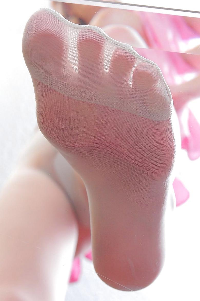 25P Beautiful blonde showing her feet and more