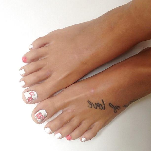 24P Instagram toes 