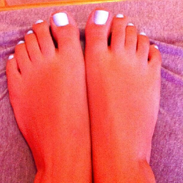 24P Instagram toes 