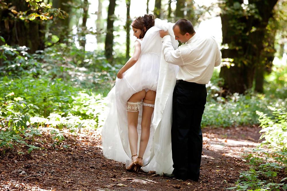 25P Bride Upskirts