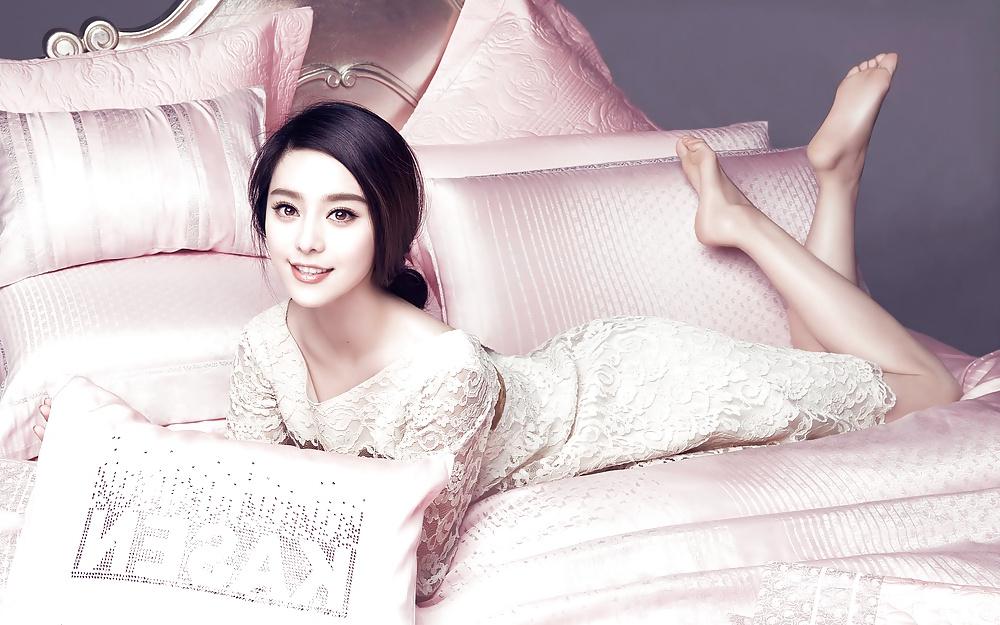 21P Fan bingbing, delicious actress with sexy feet