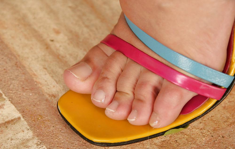 25P Sexiest feets and toes
