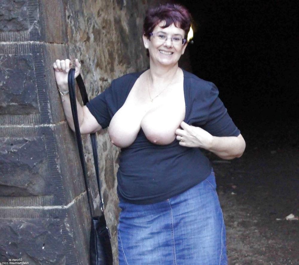 25P Hot Ladies In Glasses 20