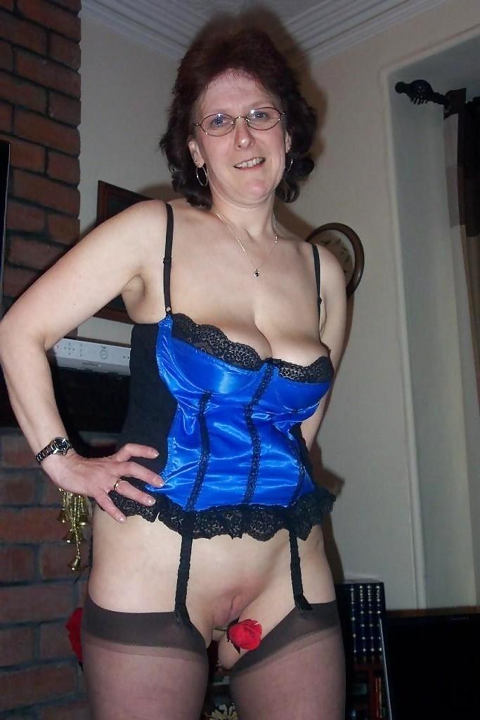25P Hot Ladies In Glasses 20