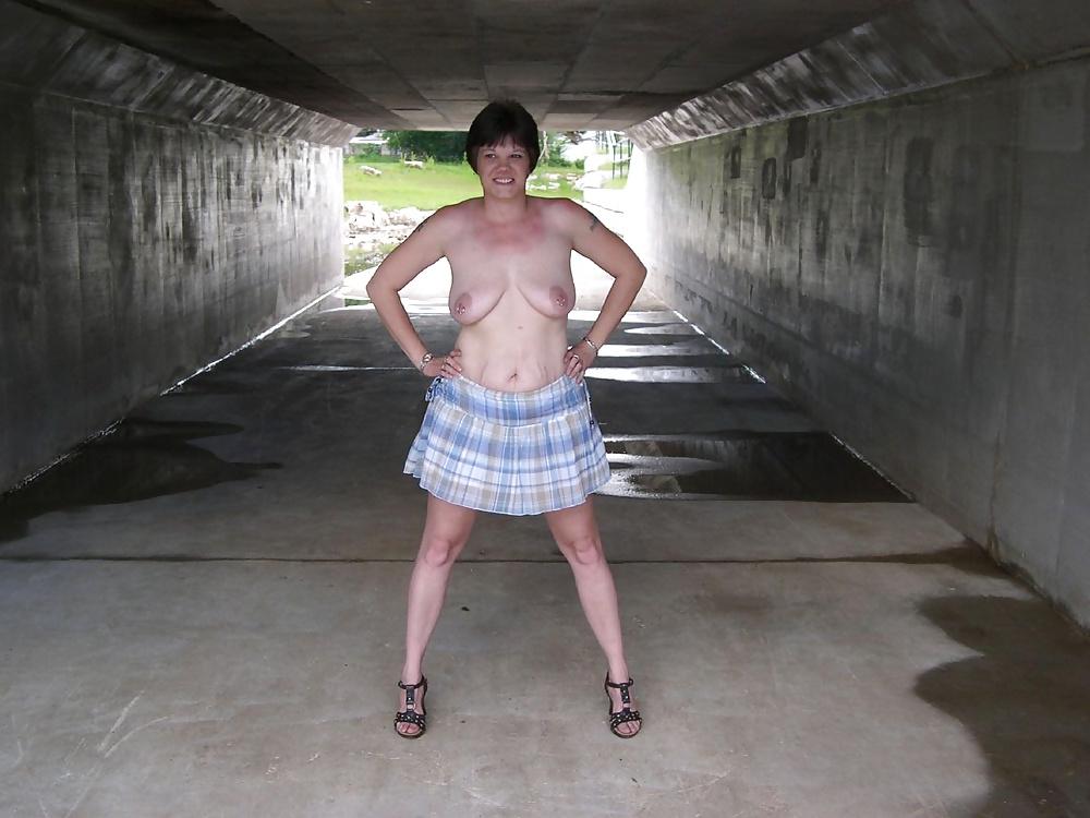 25P White trash mature model 2
