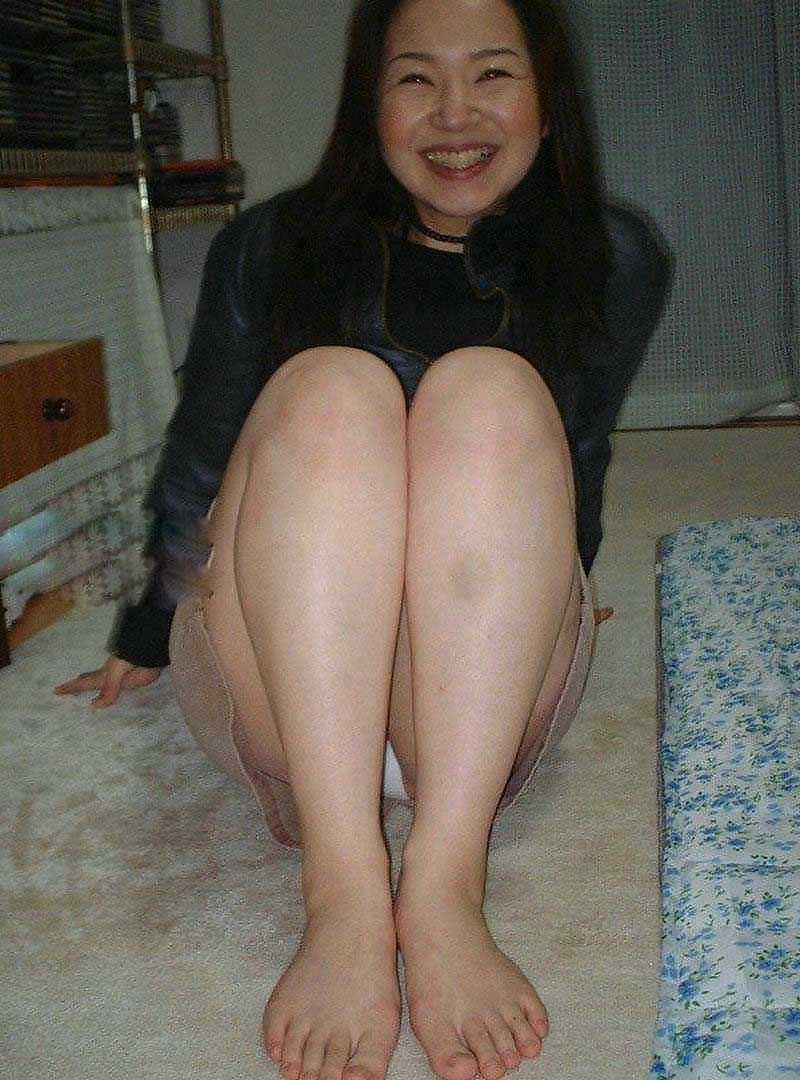 7P Hairy & Happy Chinese Slut 