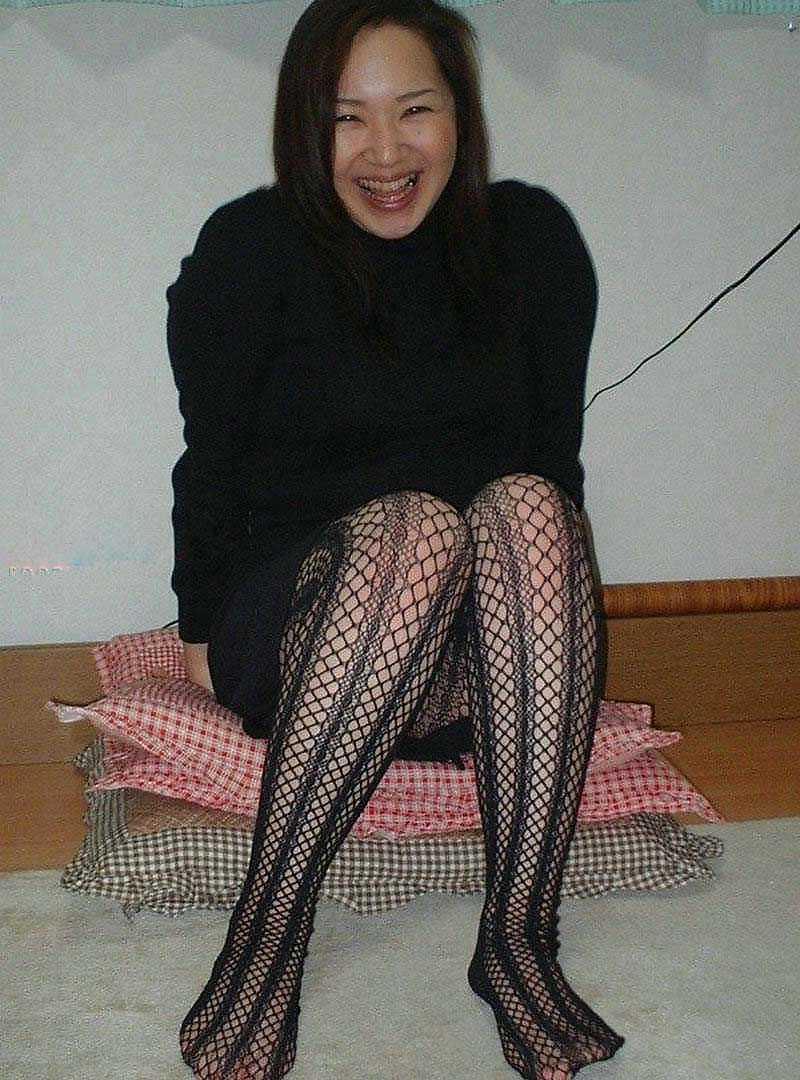7P Hairy & Happy Chinese Slut 