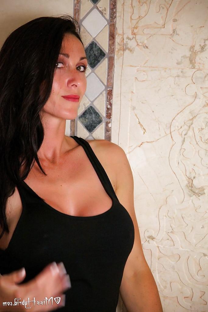 16P The breathtaking mouthwatering Goddess Miss Hybrid
