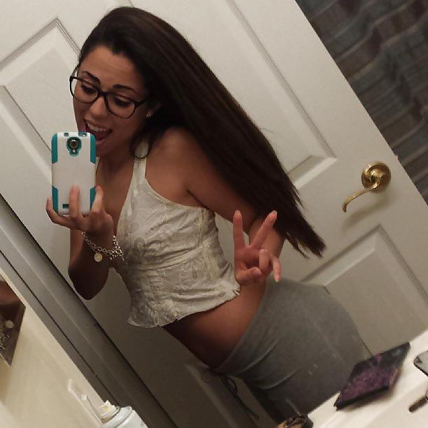 8P Squeeze my juicy butt!