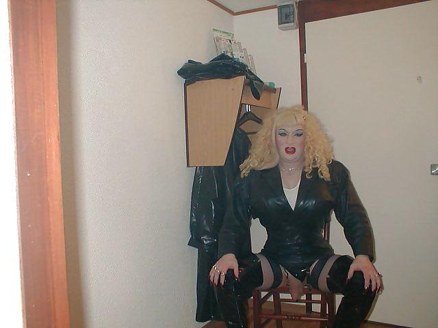 20P Isabelle Leather Bitch