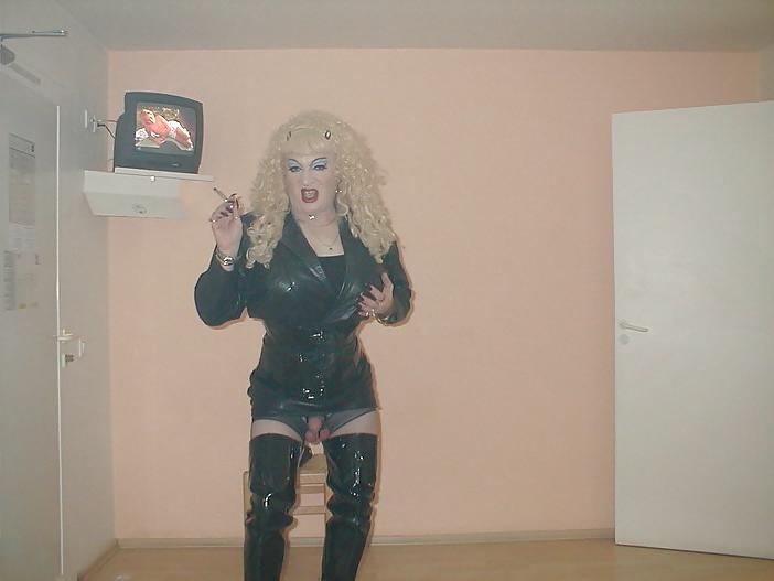 20P Isabelle Leather Bitch