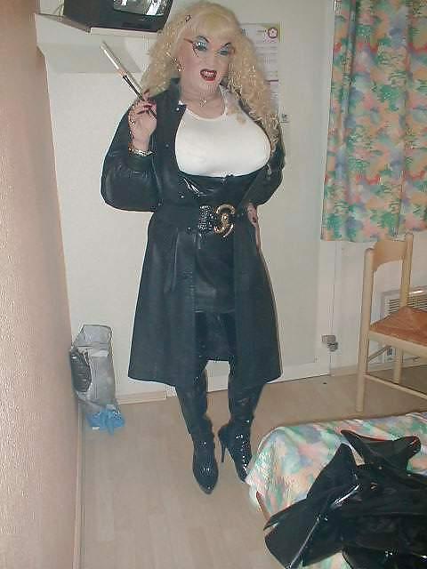 20P Isabelle Leather Bitch