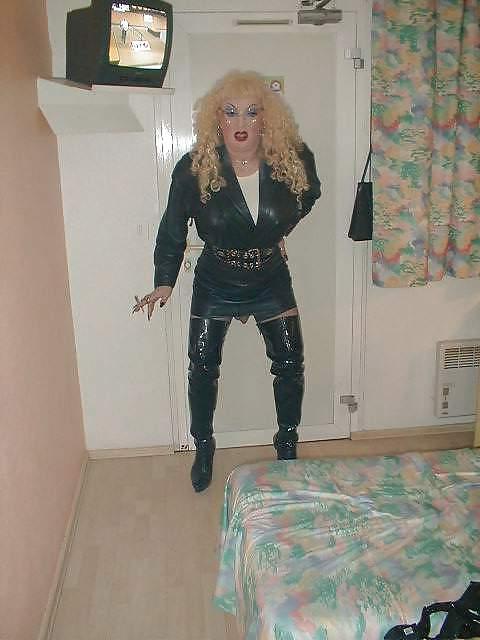 20P Isabelle Leather Bitch