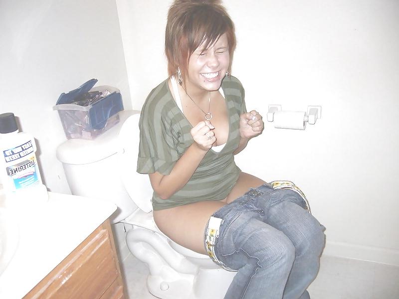 24P Girls in toilet